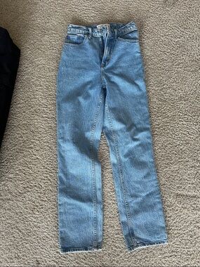 Abercrombie & Fitch Women's the 90s Straight Leg Jeans in Light Blue Wash